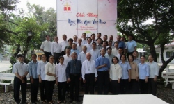 Ban Giảng huấn Học viện Công giáo họp mặt