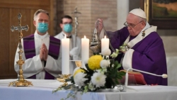 ĐTC dâng lễ cầu nguyện cho các tín hữu qua đời