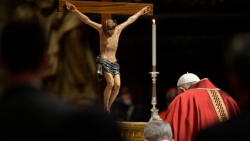 Đức Thánh cha chủ sự lễ tưởng niệm cuộc khổ nạn của Chúa Kitô