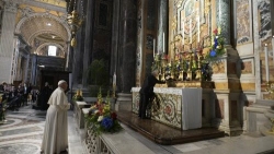 ĐTC khai mạc “Marathon cầu nguyện” với kinh Mân Côi, xin cho đại dịch chấm dứt.