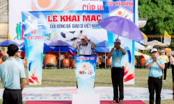 duc cha chu tich tuyen bo khai mac giai bong da giao si toan quoc 2022 (1)