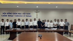 Ủy ban Kinh Thánh và bản dịch Kinh Thánh.