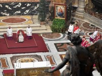 ĐTC cử hành Thánh lễ cầu nguyện cho các Hồng Y, Giám mục qua đời