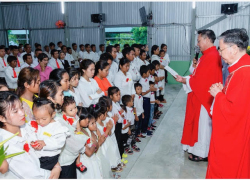 Giáo điểm Suối Đá: Thánh lễ ban bí tích khai tâm cho 44 người
