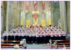 Thánh lễ ban Bí tích Thêm Sức tại Giáo xứ Chánh Tòa.