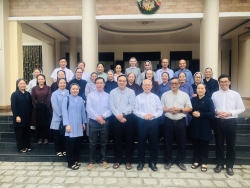 Liên Tu Sĩ Giáo phận Nha Trang Chúc Mừng Giáng Sinh và Năm Mới Đức Cha.