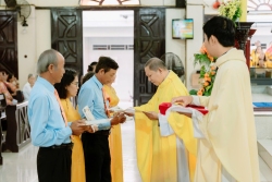 Giáo xứ Vạn Giã: Thánh lễ mừng Chúa phục sinh và trao Chứng thư Hội động Mục vụ, nhiệm kỳ 2026 - 2030