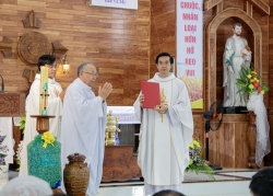Hình ảnh nhà thờ Diên Tân đón chào Cha tân quản xứ và phó xứ, 24/4/2026