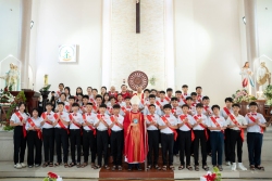 Thánh Lễ Ban Bí Tích Thêm Sức và Rước Lễ Lần Đầu Tại Giáo Xứ Vạn Giã 2026