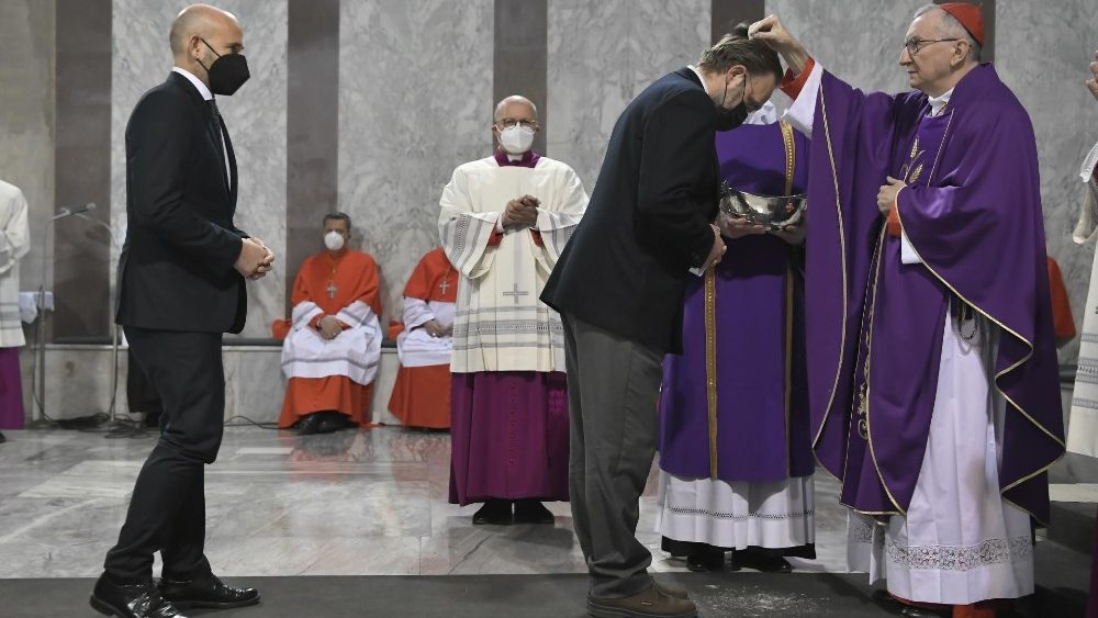 ĐHY Parolin thay mặt ĐTC chủ sự Lễ Tro