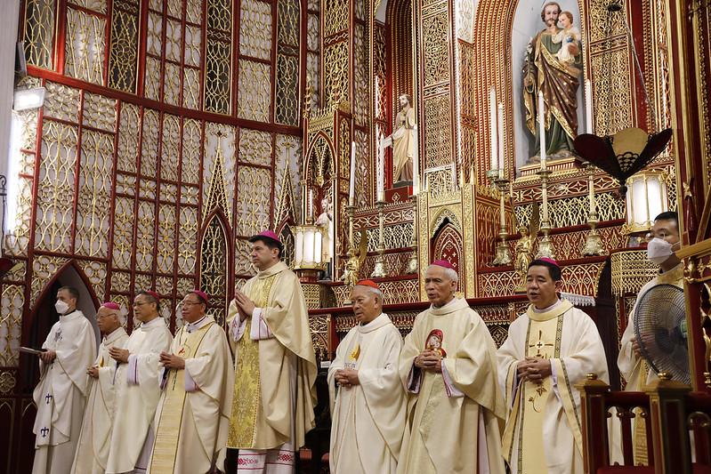 Phái đoàn Ngoại giao Tòa thánh tới thăm và dâng Thánh lễ...