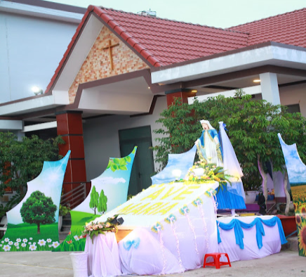 Giáo xứ Thanh Điền lần hạt và dâng hoa kính Đức Mẹ trong tháng 05