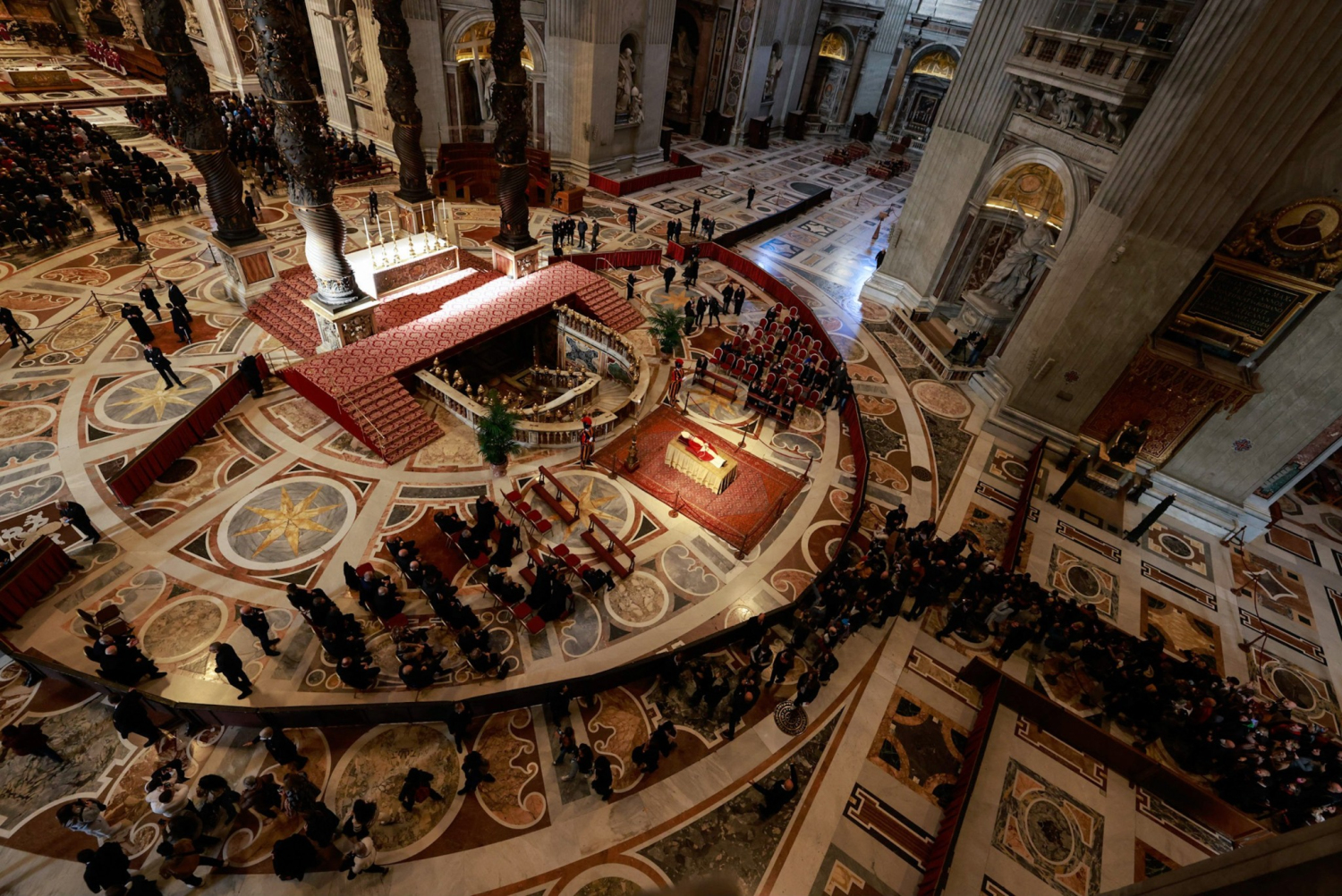 Hình ảnh tang lễ Đức cố Giáo hoàng Bênêđictô XVI