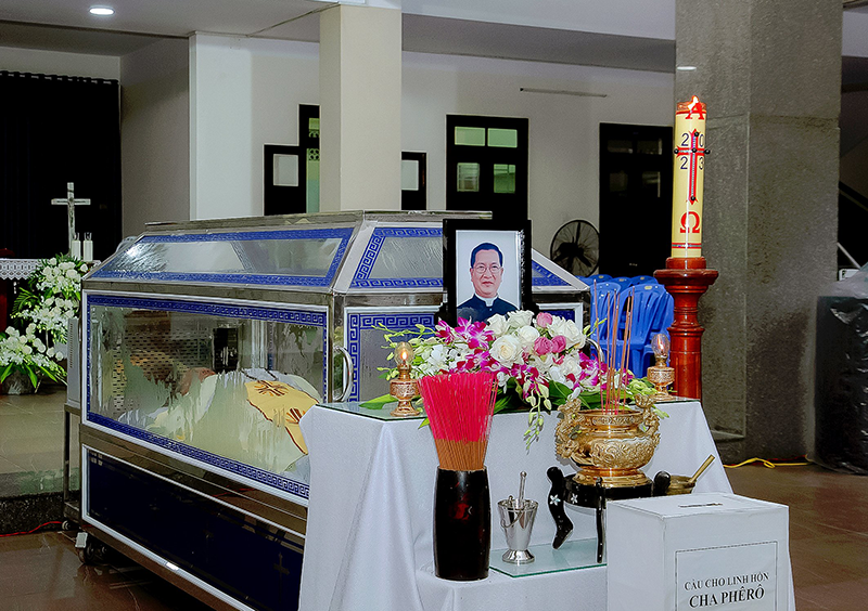 Thánh lễ cầu nguyện cho Cha cố Phêrô Hồ Mạnh Tín tại Tòa Giám mục lúc 05g00 thứ Hai, 09.10.2023