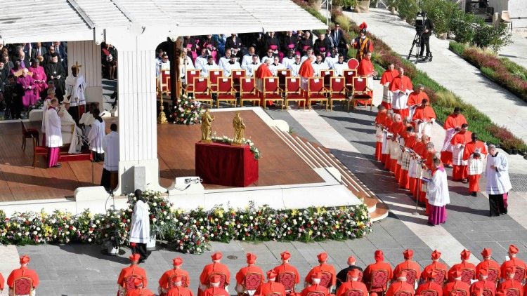 Đức Thánh Cha chủ sự Công nghị phong 21 tân Hồng y