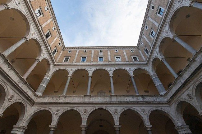 ĐTC Phanxicô điều chỉnh luật của Toà án Tông toà