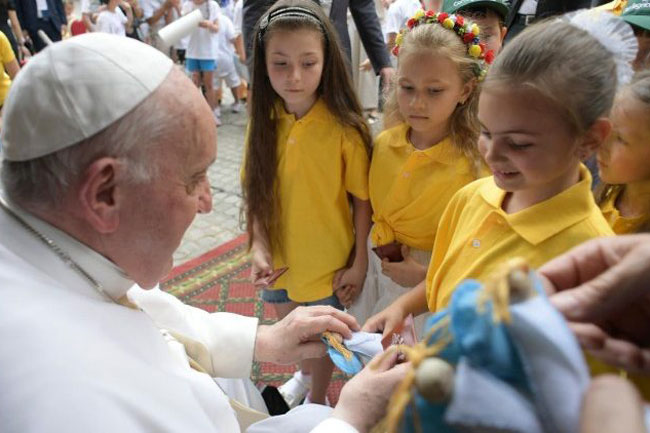 ĐTC Phanxicô nói với trẻ em: Thay đổi thế giới bắt đầu từ lời chào hỏi, xin phép, xin lỗi và cảm ơn