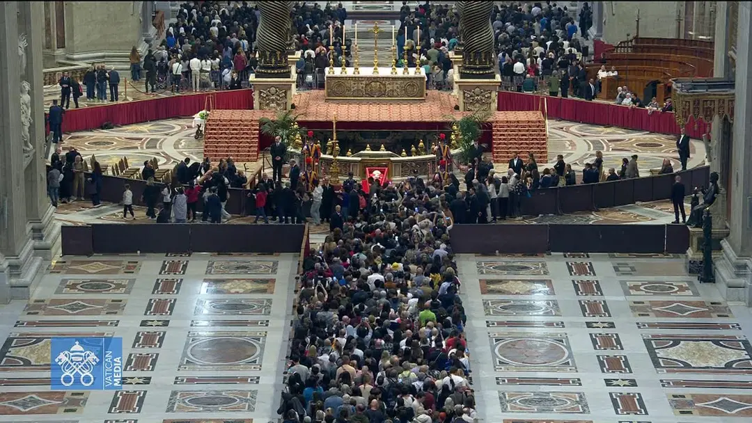Truyền hình trực tiếp các tín hữu kính viếng thi hài Đức Thánh Cha Phanxicô tại Đền thờ Thánh Phêrô ngày 23/4/2025