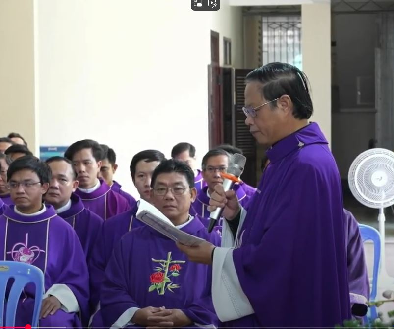 Bài cám ơn của Cha Phêrô Trần Huy Hoàng, giám đốc nhà Hưu Dưỡng Linh mục Nha Trang dâng lời cám ơn sau hánh lễ an táng cha Antôn Hoàng Tiến Nam.