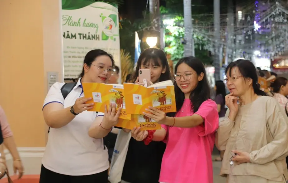 Đóng mộc hành hương – không phải trào lưu, mà là dấu ấn đức tin