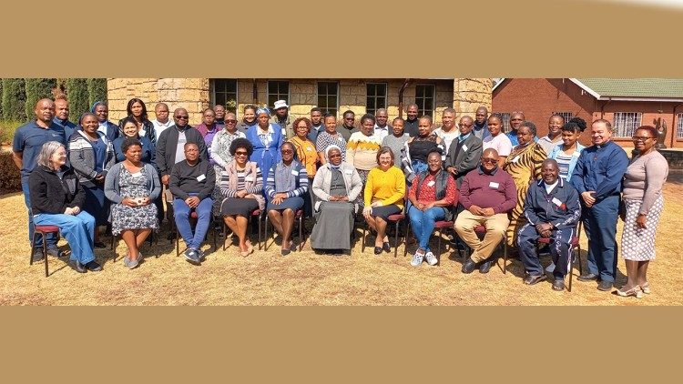 Mục vụ toàn diện và sự hiệp lực toàn cầu: Cam kết của Tòa thánh đối với lao động di cư trong thế kỷ 21